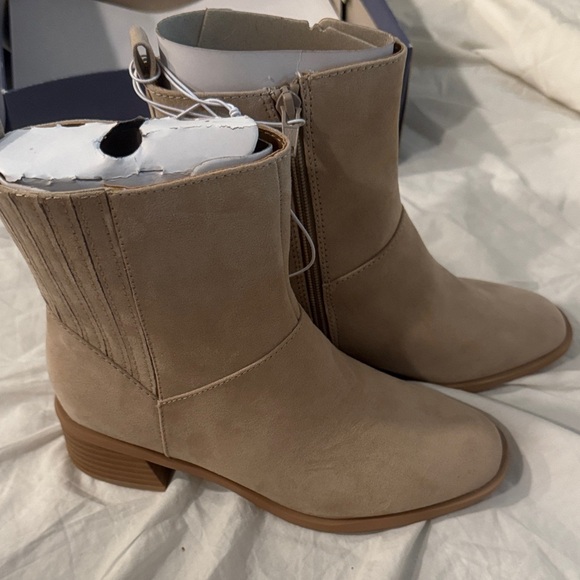 Universal Thread Light Tan Ankle Boots - Picture 1 of 6